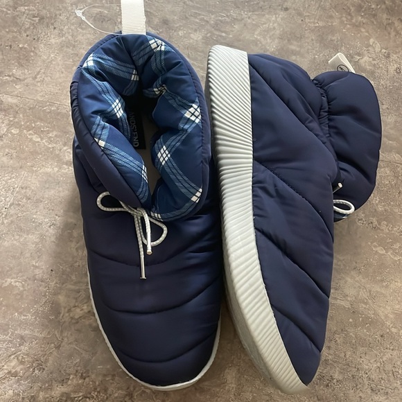 Lands’ End Quilted Booties - Picture 1 of 6